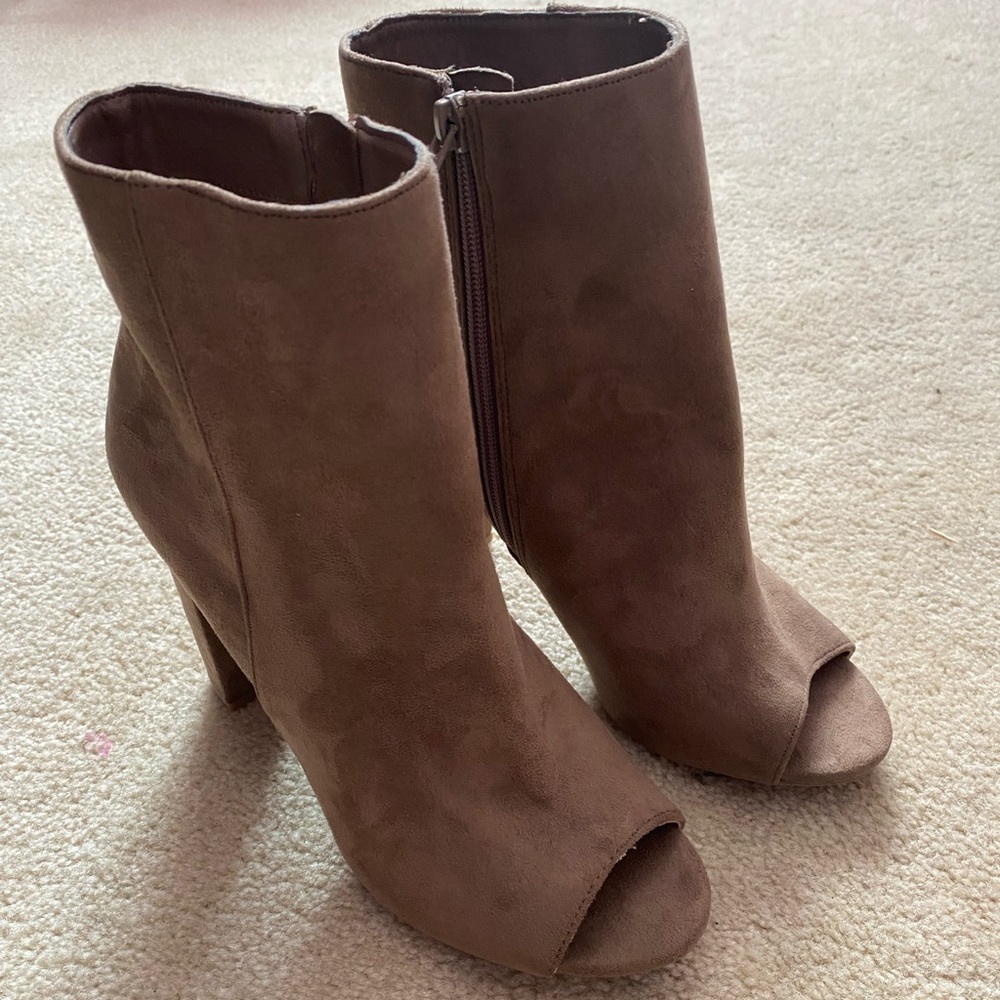Open toe heeled booties